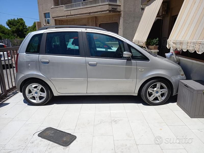 Usata Fiat Idea Emotion 101 CV (74 kW) 2005 Grigio Monovolume