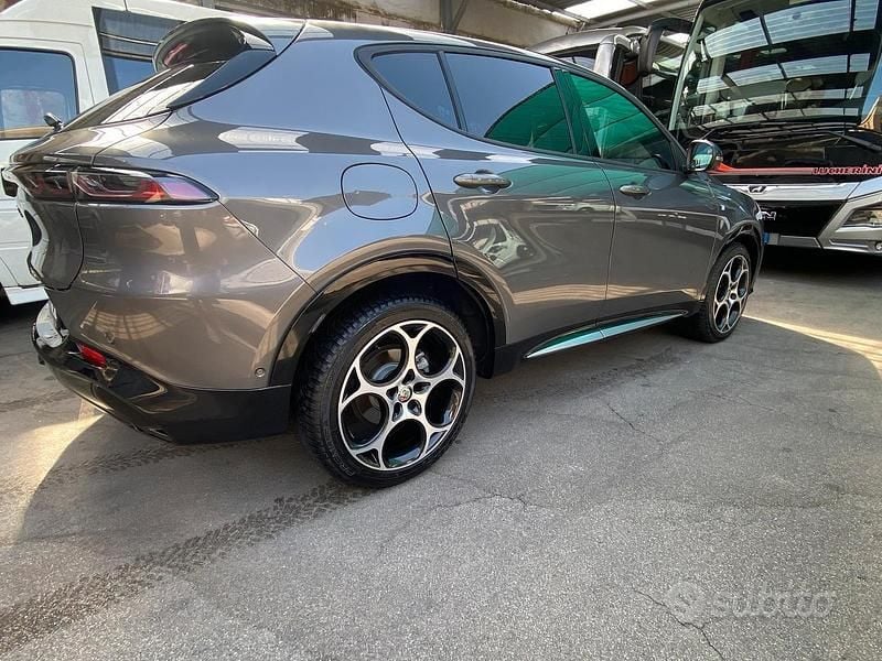 Grigio Usata 2024 Alfa Romeo Tonale Ti SUV | 27.500 € (Buon prezzo) - Immagine 1/4