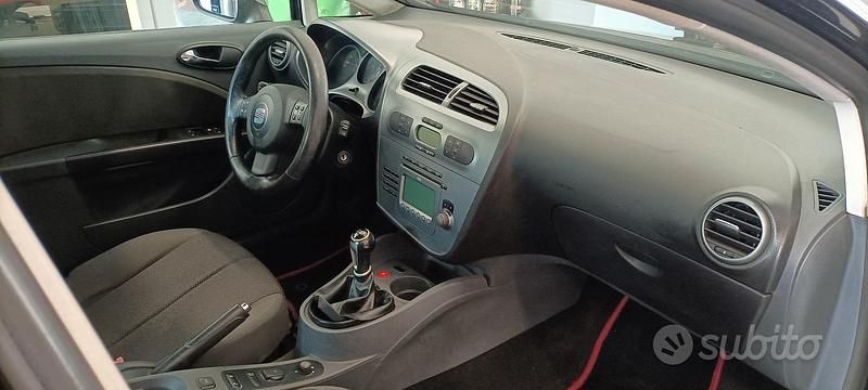 Usata Seat Leon 105 CV (77 kW) 2009 Nero Utilitaria