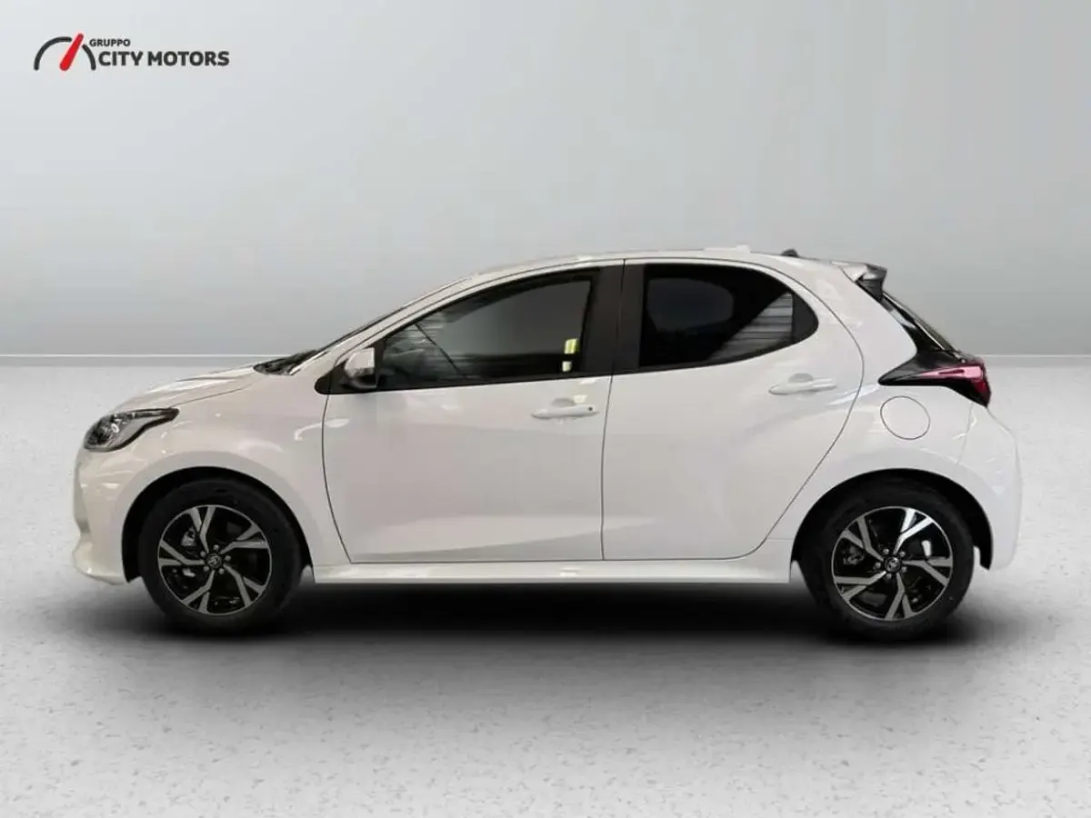 Usata Toyota Yaris Hybrid Trend 116 CV (85 kW) 2024 Bianco Berlina