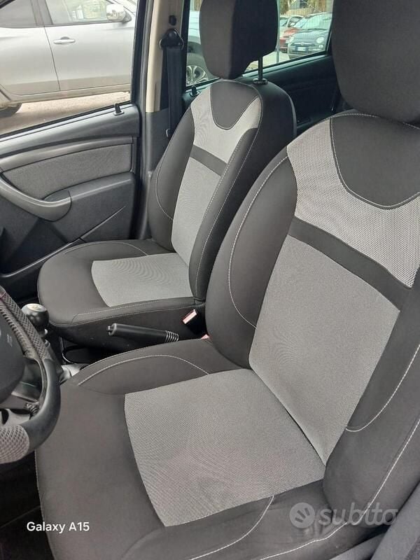 Usata Dacia Duster 109 CV (80 kW) 2016 Grigio SUV