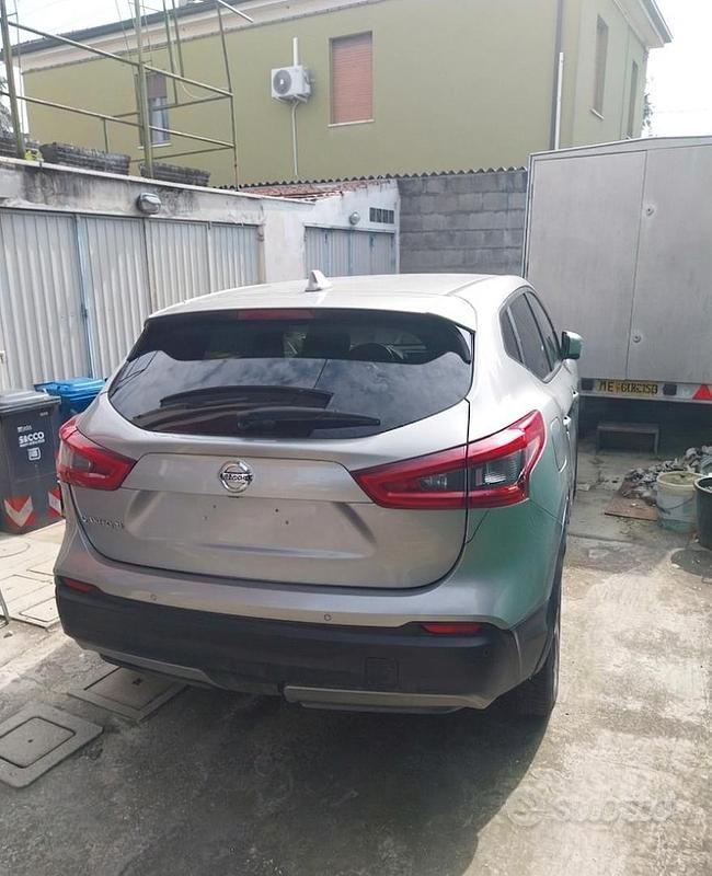 Usata Nissan Qashqai N-Connecta 116 CV (85 kW) 2018 Grigio SUV