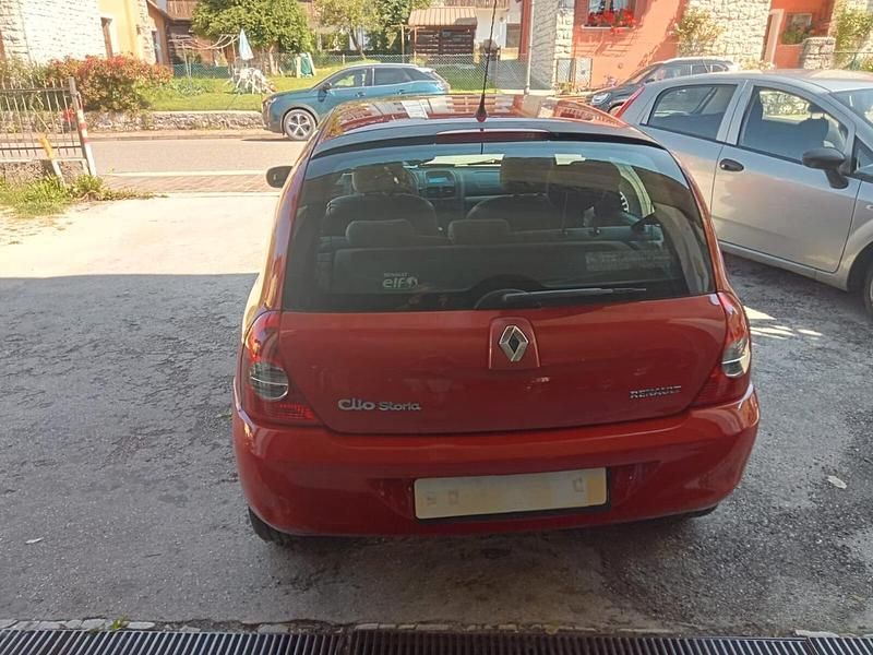 Usata Renault Clio II 58 CV (42 kW) 2007 Rosso Berlina