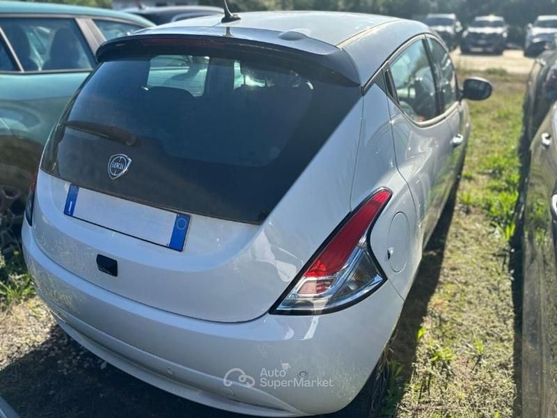 Usata Lancia Ypsilon S 70 CV (51 kW) 2024 Bianco Utilitaria