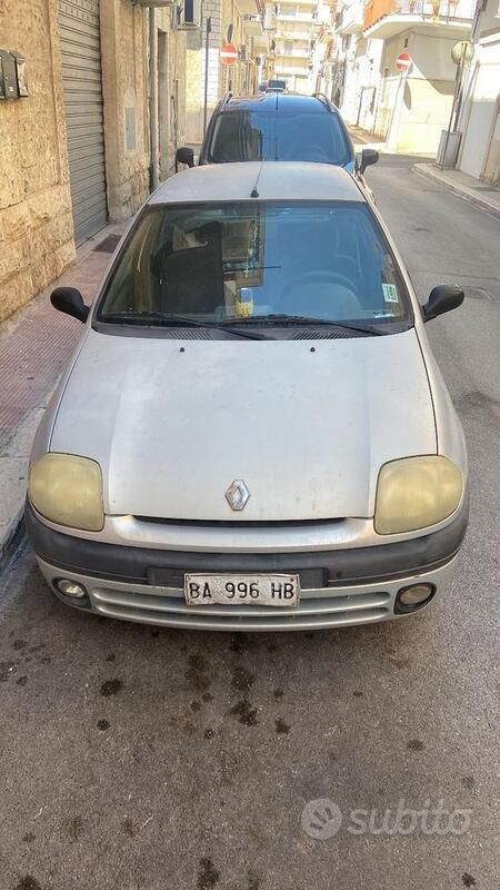 Grigio Usata 1998 Renault Clio II Due volumi | 700 € - Immagine 1/4