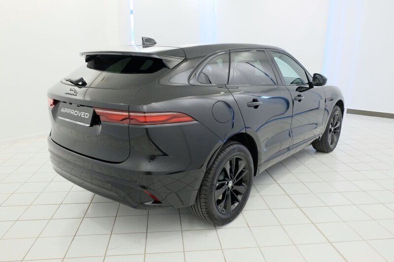 Usata Jaguar F-Pace R-Dynamic 163 CV (119 kW) 2024 Nero metallizzato SUV