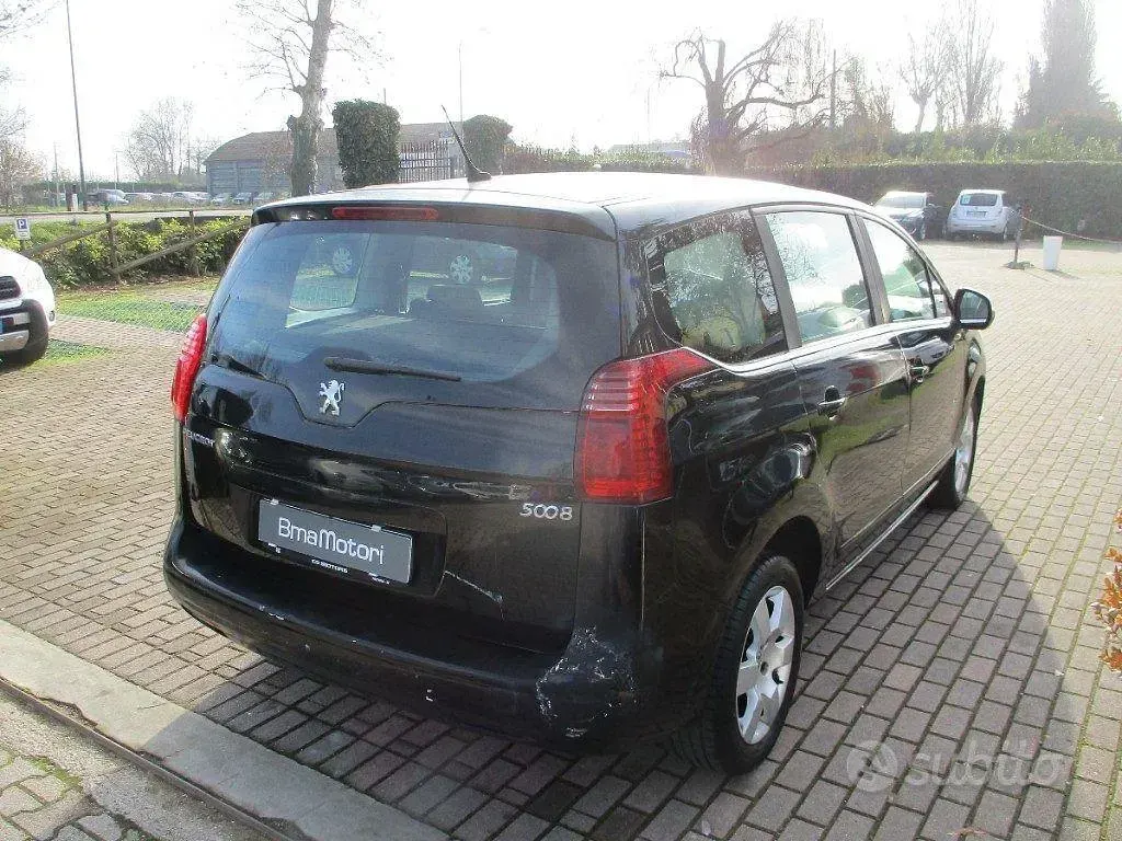 Usata Peugeot 5008 Business-Line 111 CV (81 kW) 2011 Nero Monovolume