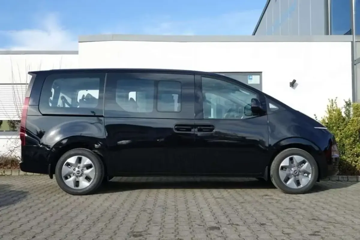Nuova Hyundai Staria 160 CV (117 kW) 2025 Nero Monovolume