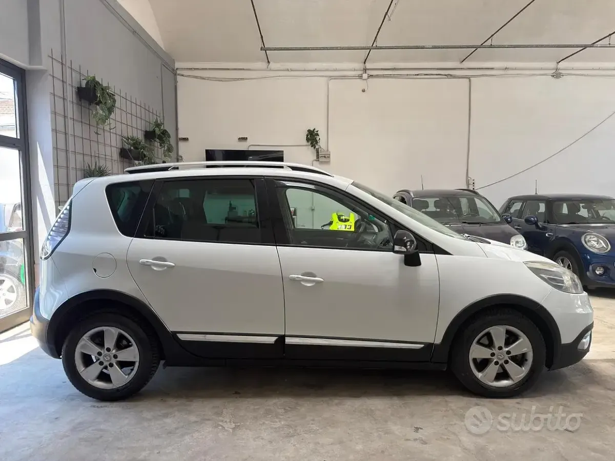 Usata Renault Scénic III XMOD 110 CV (80 kW) 2013 Bianco Monovolume