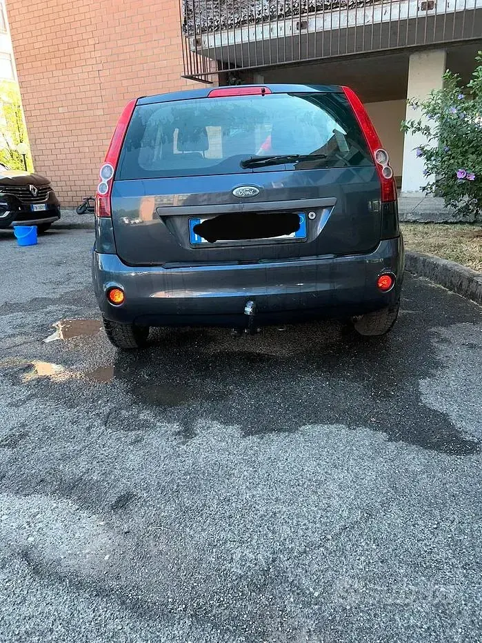 Usata Ford Fiesta 75 CV (55 kW) 2006 Nero Utilitaria