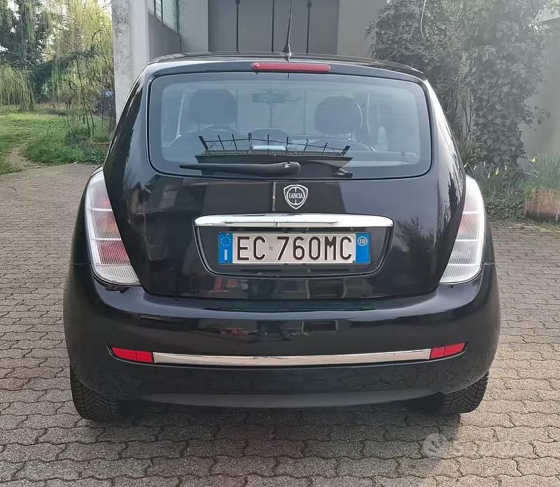Usata Lancia Ypsilon 60 CV (44 kW) 2010 Nero Utilitaria