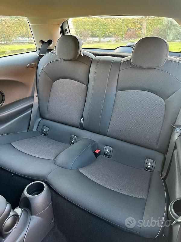 Usata Mini ONE 64 CV (47 kW) 2017 Grigio Utilitaria