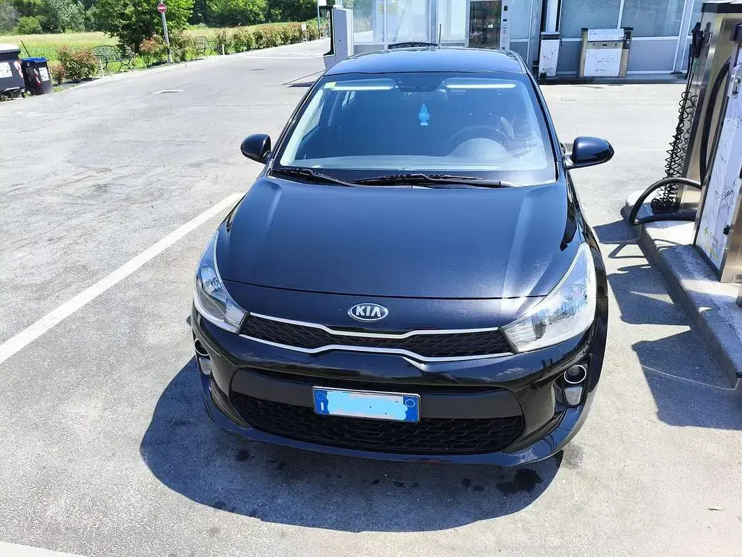 Usata Kia Rio 82 CV (60 kW) 2017 Nero Berlina