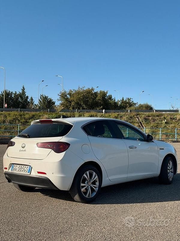 Usata Alfa Romeo Giulietta 109 CV (80 kW) 2011 Bianco Berlina