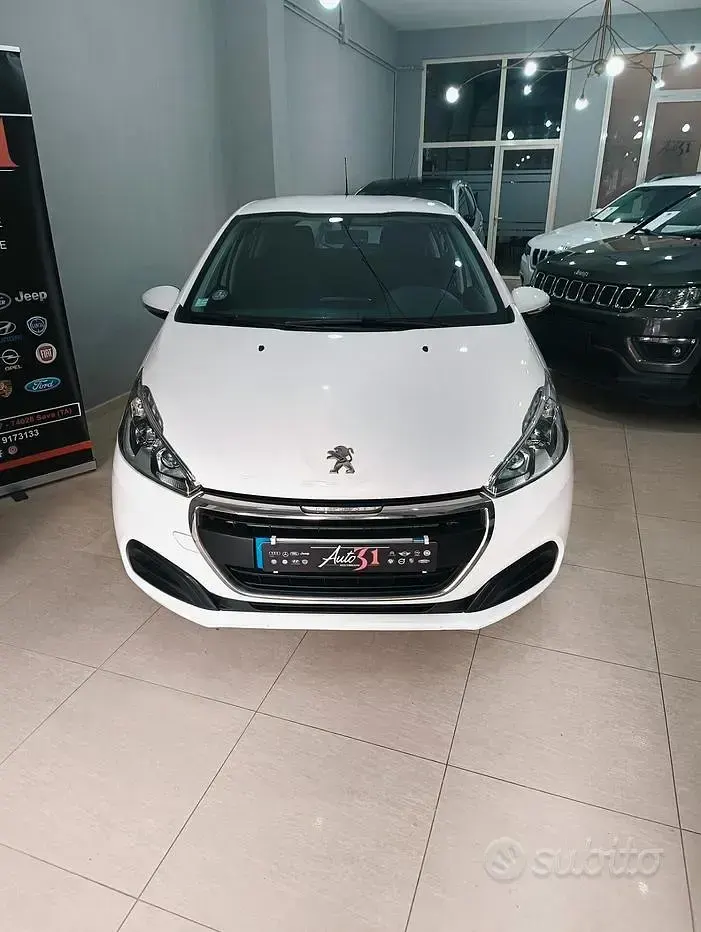 Usata Peugeot 208 Active 68 CV (50 kW) 2018 Bianco Utilitaria