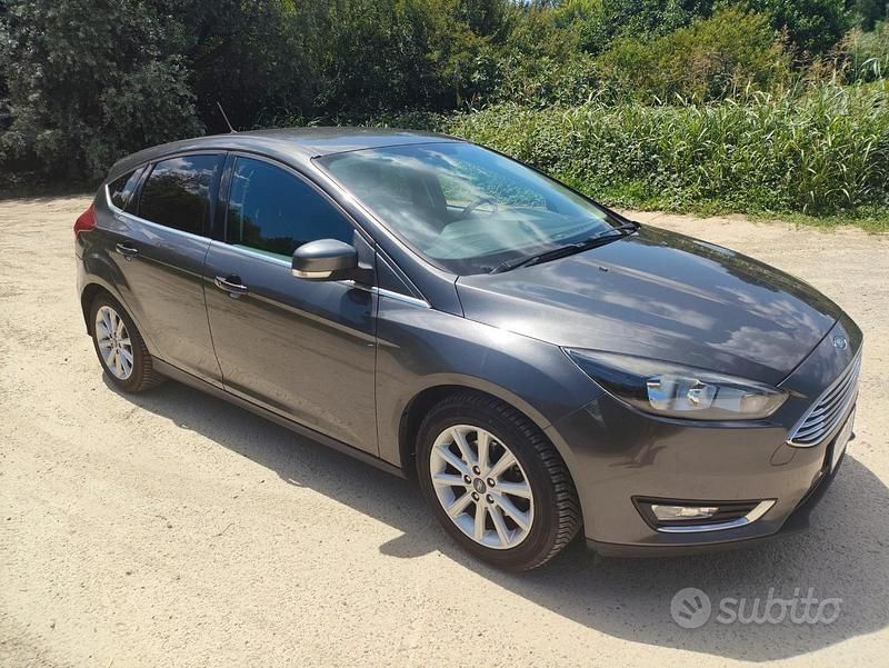Usata Ford Focus 120 CV (88 kW) 2017 Grigio Berlina