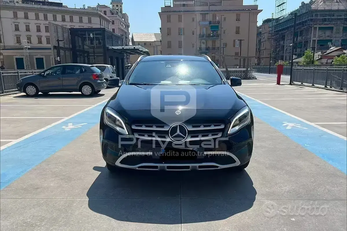 Usata Mercedes GLA180 Premium 109 CV (80 kW) 2017 Nero SUV