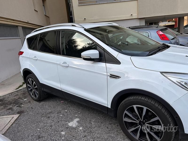 Usata Ford Kuga Vignale 180 CV (132 kW) 2016 Bianco SUV