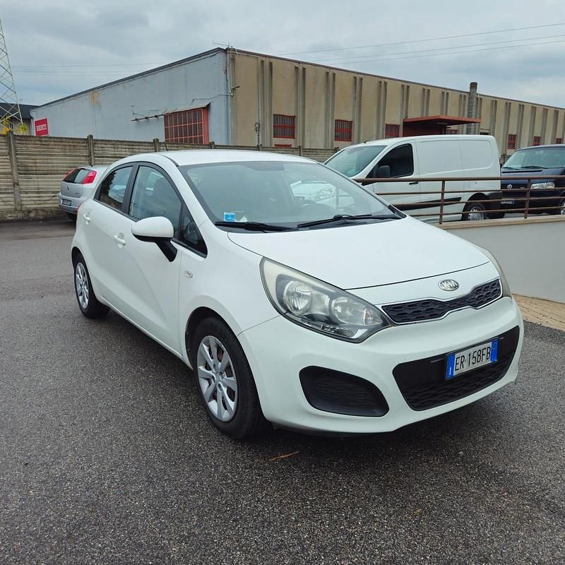 Usata Kia Rio EX 86 CV (63 kW) 2013 Bianco Berlina