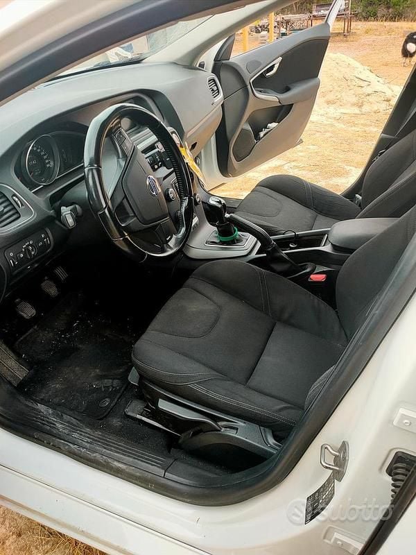 Usata Volvo V40 2015 Bianco Utilitaria