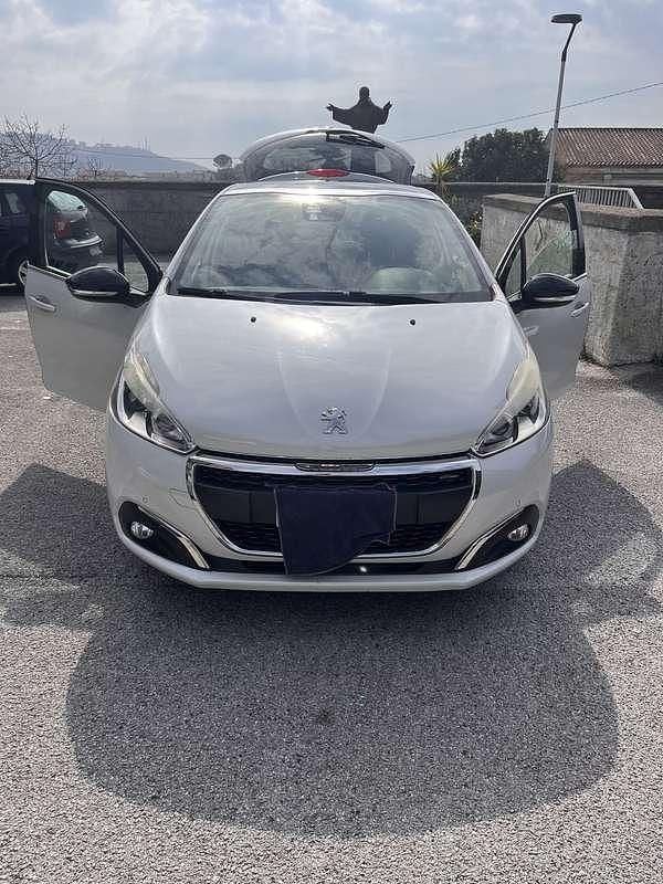 Usata Peugeot 208 GT-line 110 CV (80 kW) 2015 Utilitaria