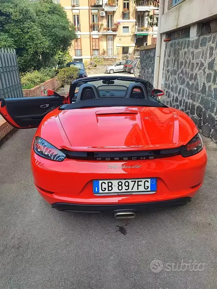 Usata Porsche 718 Spyder 300 CV (220 kW) 2020 Rosso Cabrio