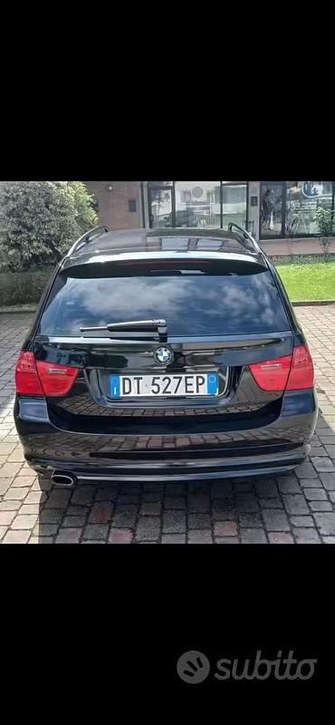 Usata BMW 318 140 CV (102 kW) 2008 Nero Station wagon