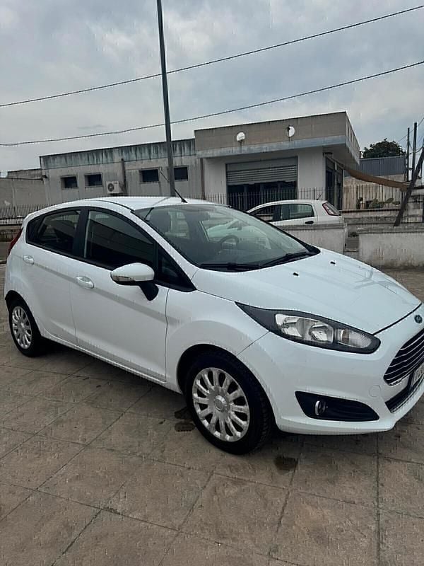 Usata Ford Fiesta 95 CV (69 kW) 2016 Bianco Berlina