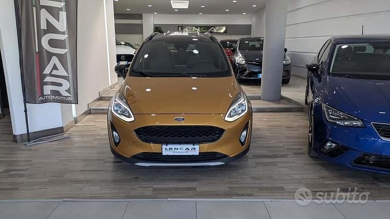 Usata Ford Fiesta Active 100 CV (73 kW) 2018 Arancione Berlina