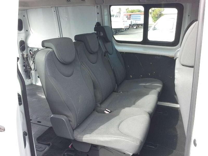 Usata Opel Vivaro 120 CV (88 kW) 2010 Bianco Monovolume