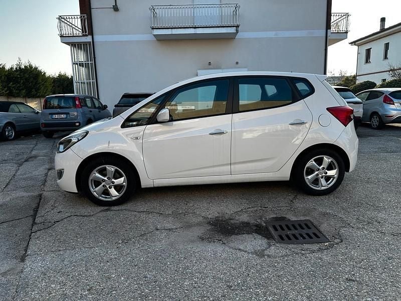 Usata Hyundai ix20 Comfort 90 CV (66 kW) 2013 Bianco Utilitaria