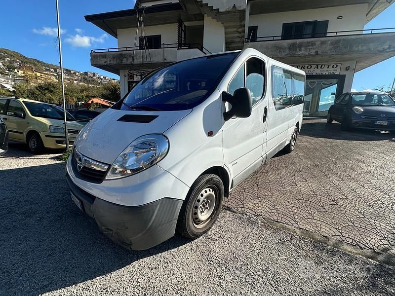 Usata Opel Vivaro 120 CV (88 kW) 2009 Bianco Monovolume