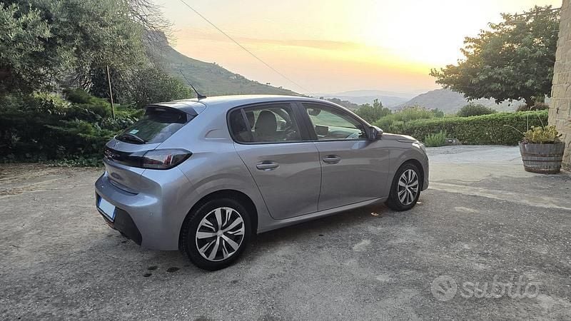 Usata Peugeot 208 Allure 75 CV (55 kW) 2020 Grigio Utilitaria