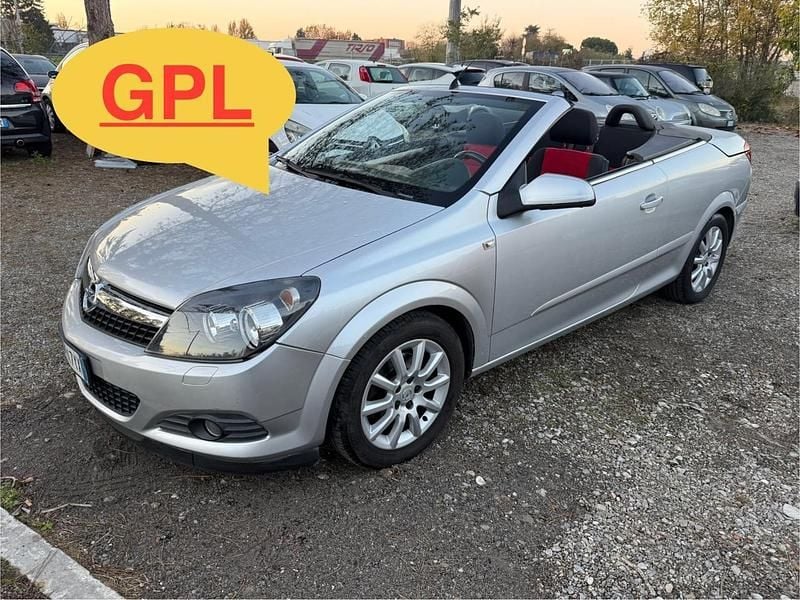 Usata Opel Astra Cabriolet Cosmo 116 CV (85 kW) 2008 Argento Cabrio