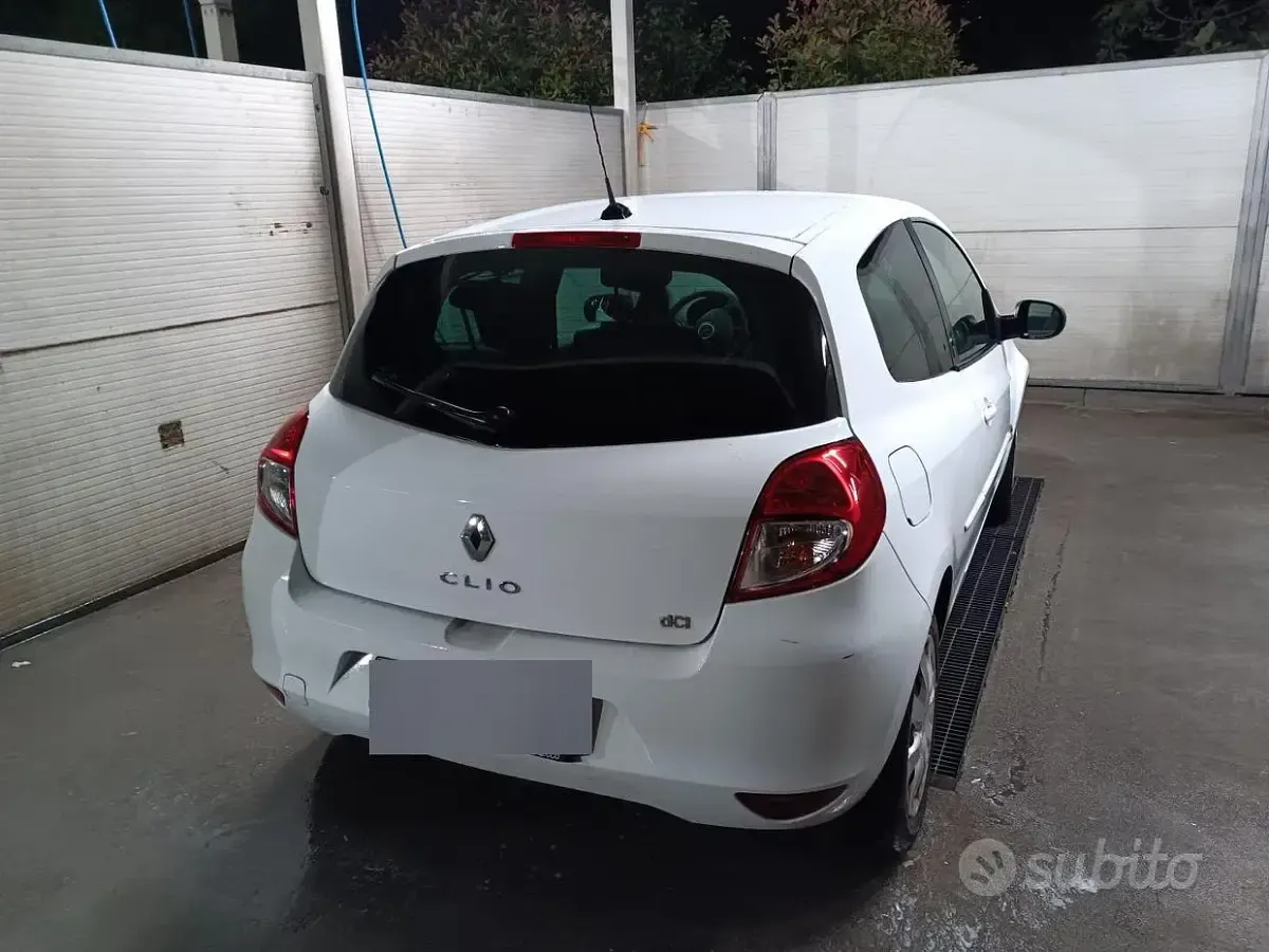 Usado Renault Clio II 75 CV (55 kW) 2011 Blanco Berlina