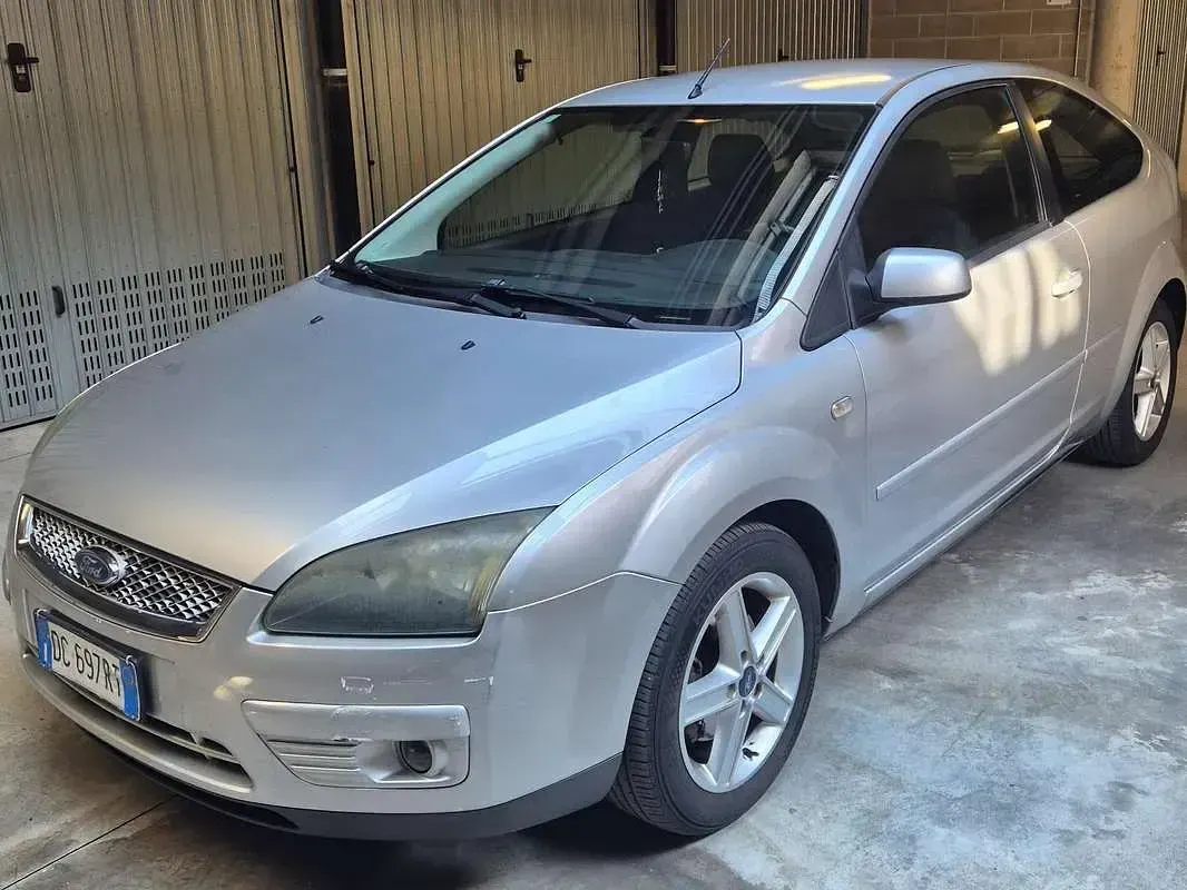 Usata Ford Focus 114 CV (83 kW) 2006 Argento Berlina