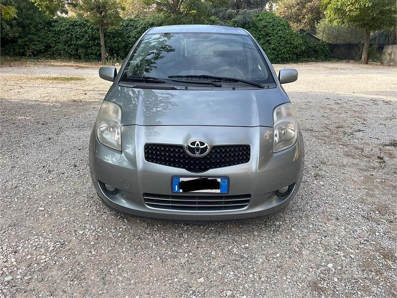 Begagnad Toyota Yaris Sol 90 HK (66 kW) 2008 Grå Sedan