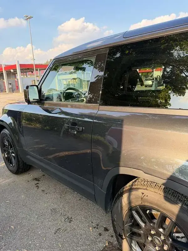 Usata Land Rover Defender SE Dynamic 200 CV (147 kW) 2025 SUV