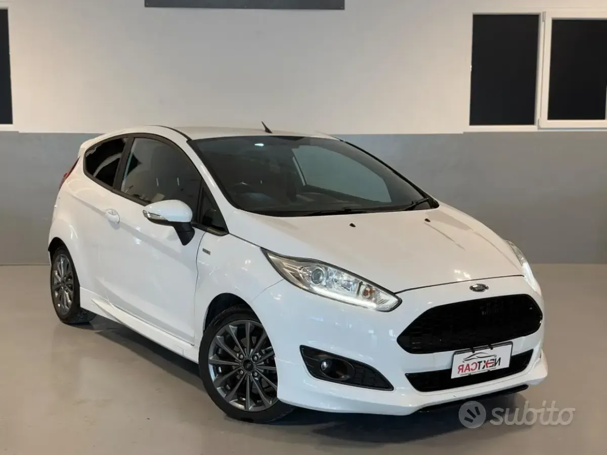 Usata Ford Fiesta 101 CV (74 kW) 2017 Bianco Utilitaria