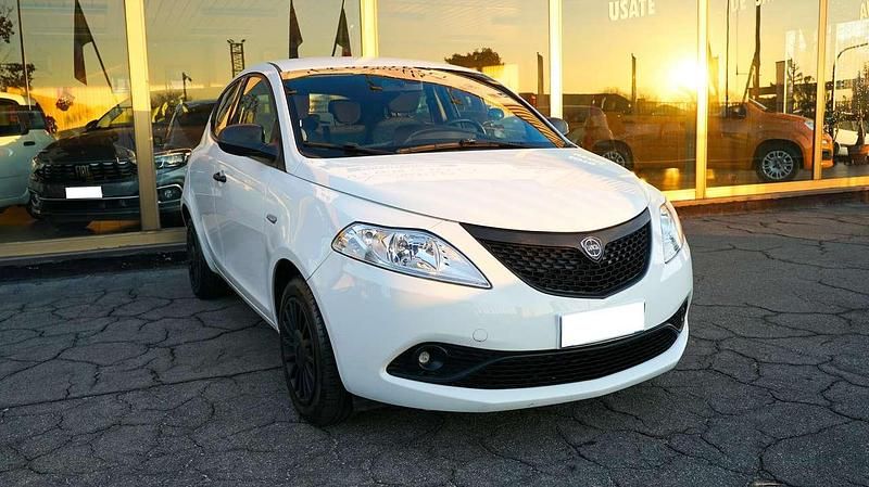 Usata Lancia Ypsilon 69 CV (50 kW) 2019 Bianco Utilitaria