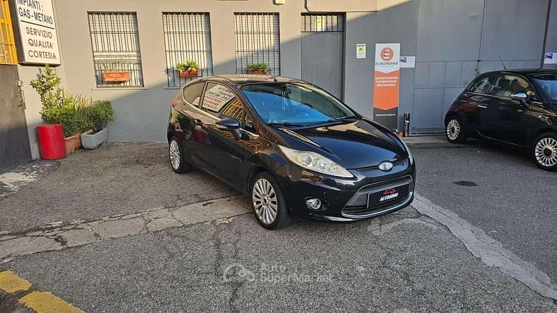 Nero Usata 2009 Ford Fiesta Titanium Tre volumi | 1300 € (Super prezzo) - Immagine 1/4