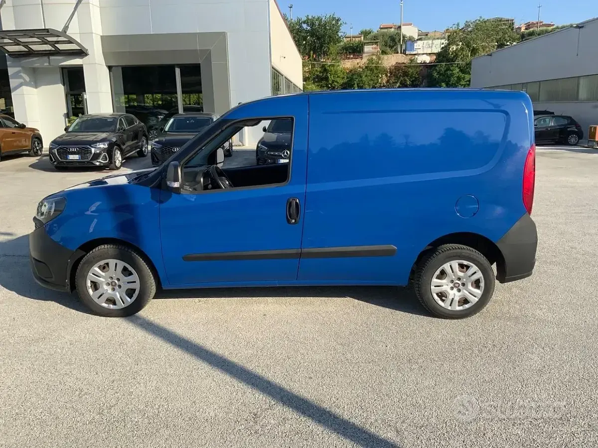Usata Fiat Doblò 95 CV (69 kW) 2018 Bluazzurro Monovolume