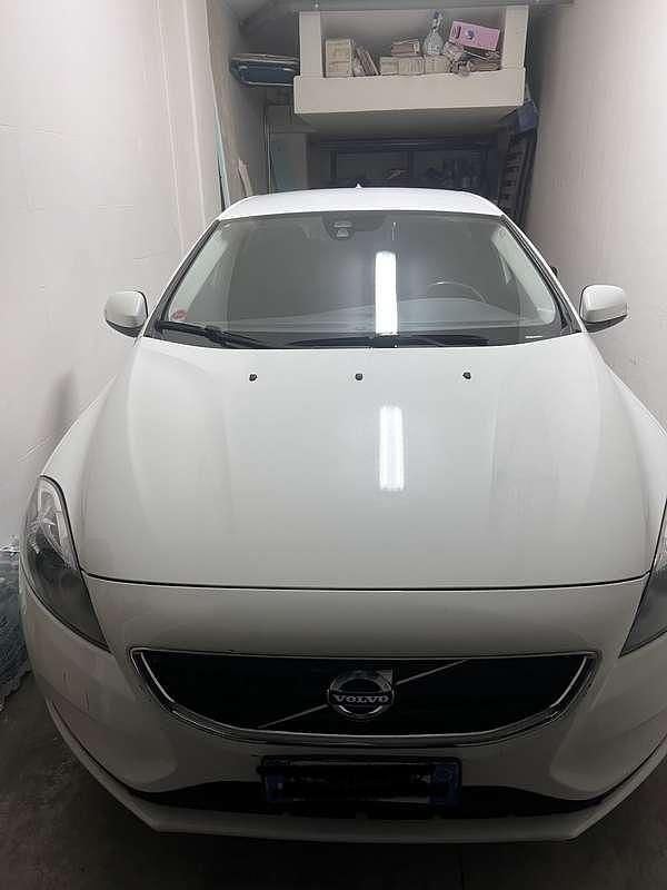 Usata Volvo V40 Momentum 120 CV (88 kW) 2016 Berlina