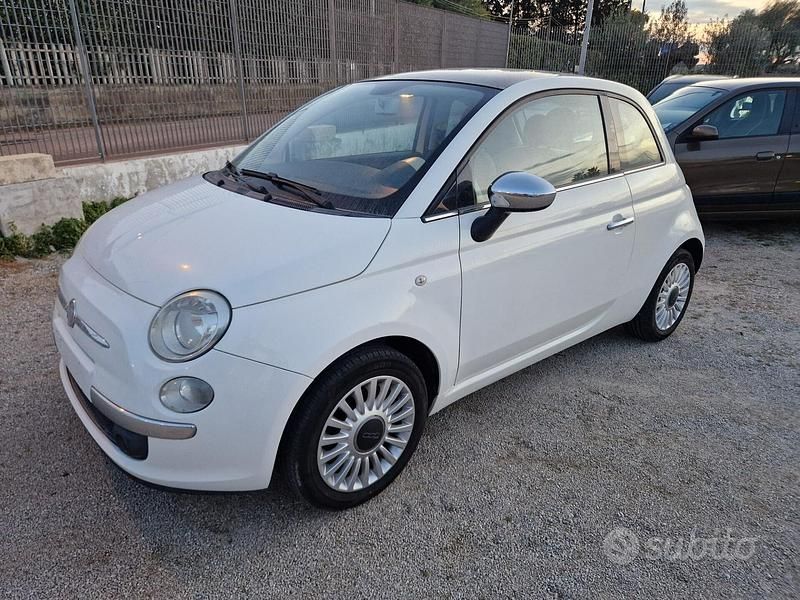 Bianco Usata 2010 Fiat 500 Lounge Tre volumi | 6490 € (Buon prezzo) - Immagine 1/4