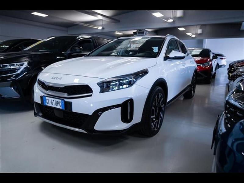 Usata Kia XCeed Style 160 CV (117 kW) 2022 Grigio chiaro SUV
