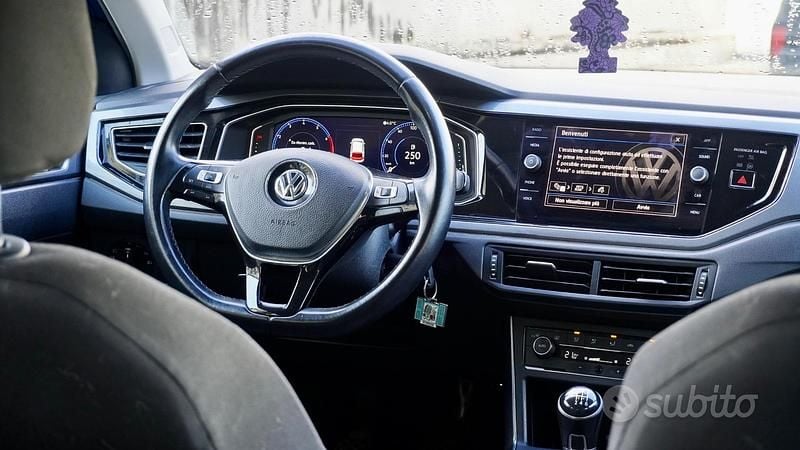 Usata VW Polo Highline 116 CV (85 kW) 2018 Blu Berlina
