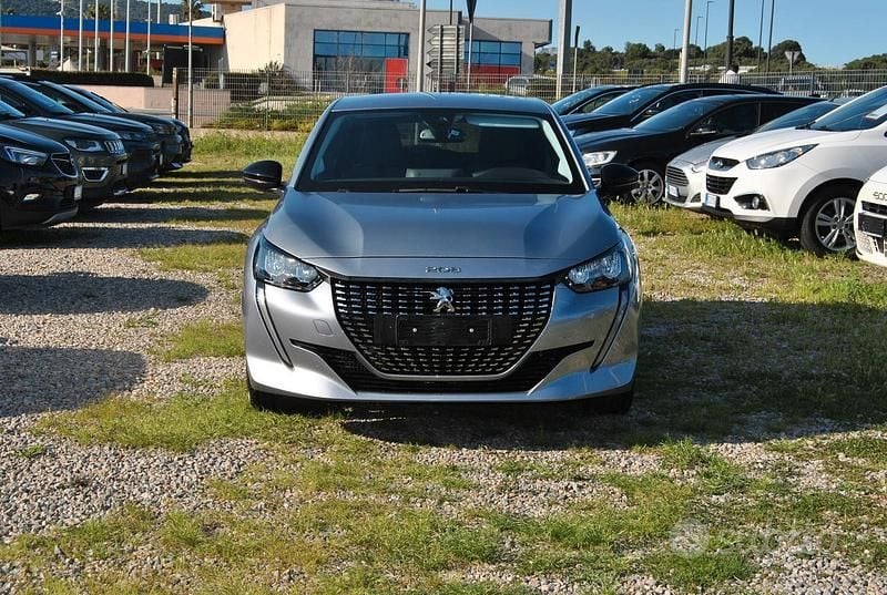 Usata Peugeot 208 Allure 74 CV (54 kW) 2024 Grigio Utilitaria