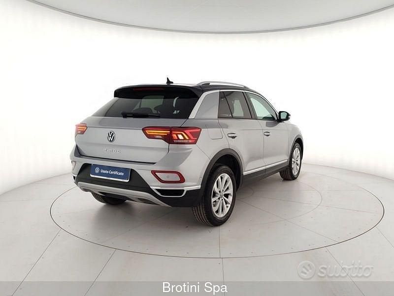 Usata VW T-Roc Life 110 CV (80 kW) 2022 Grigio SUV