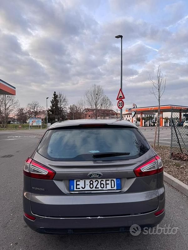 Usata Ford Mondeo 163 CV (119 kW) 2011 Grigio Station wagon