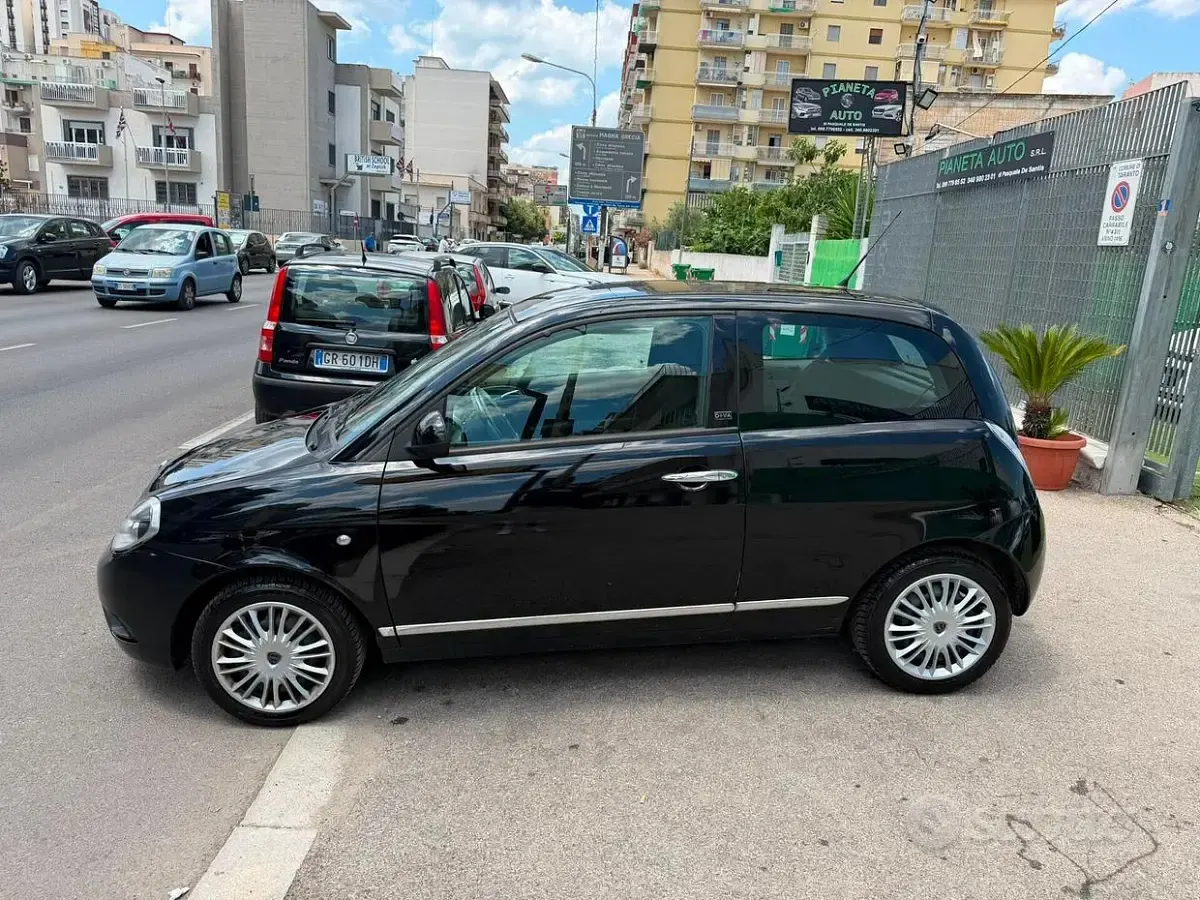 Usata Lancia Ypsilon 69 CV (50 kW) 2011 Nero Utilitaria